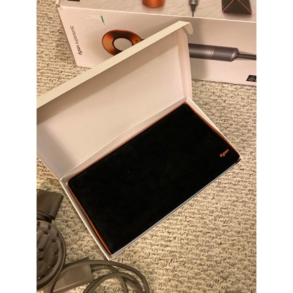 [Sold] Dyson Supersonic Hair Dryer Gold Gifit Edition - Picture 8 of 12